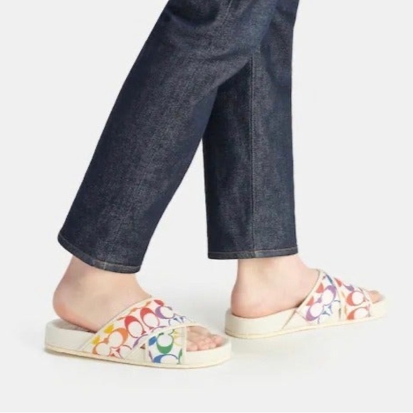 🌈 Coach Rainbow Signature Crossover Sandal - Picture 3 of 4